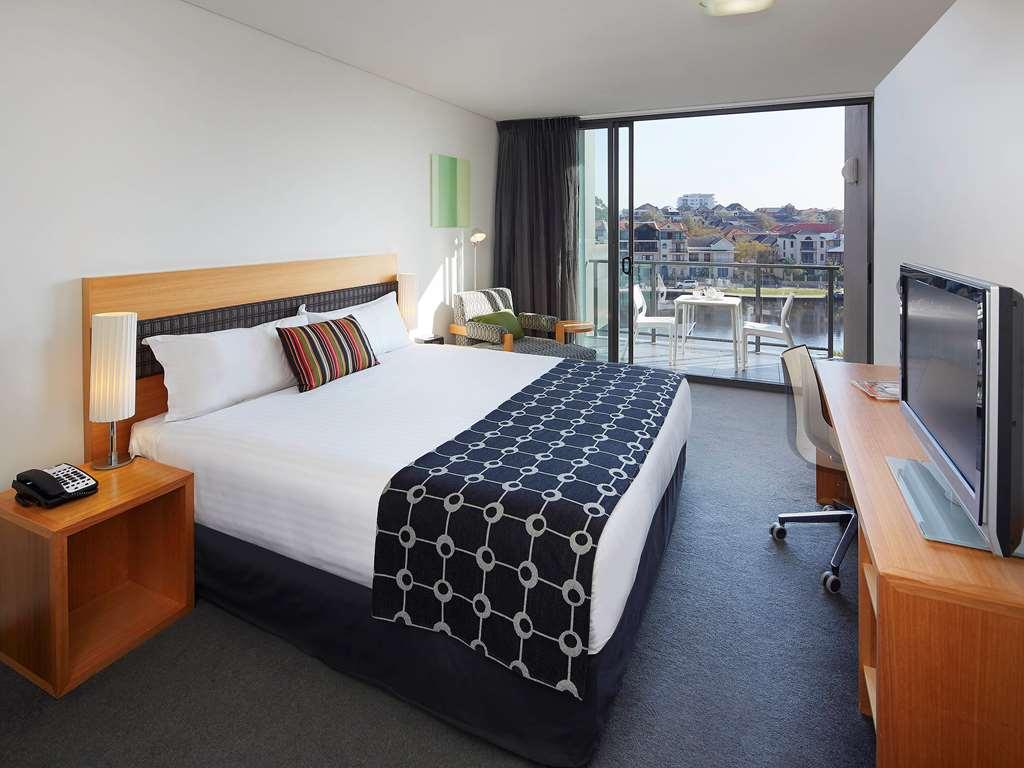 East Perth Suites Hotel Exterior foto