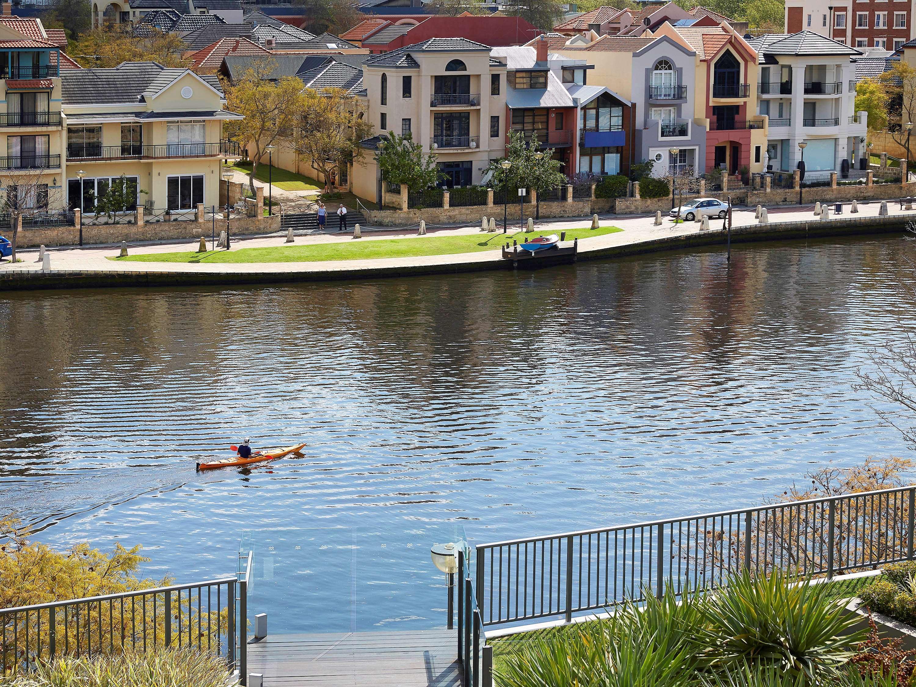 East Perth Suites Hotel Exterior foto