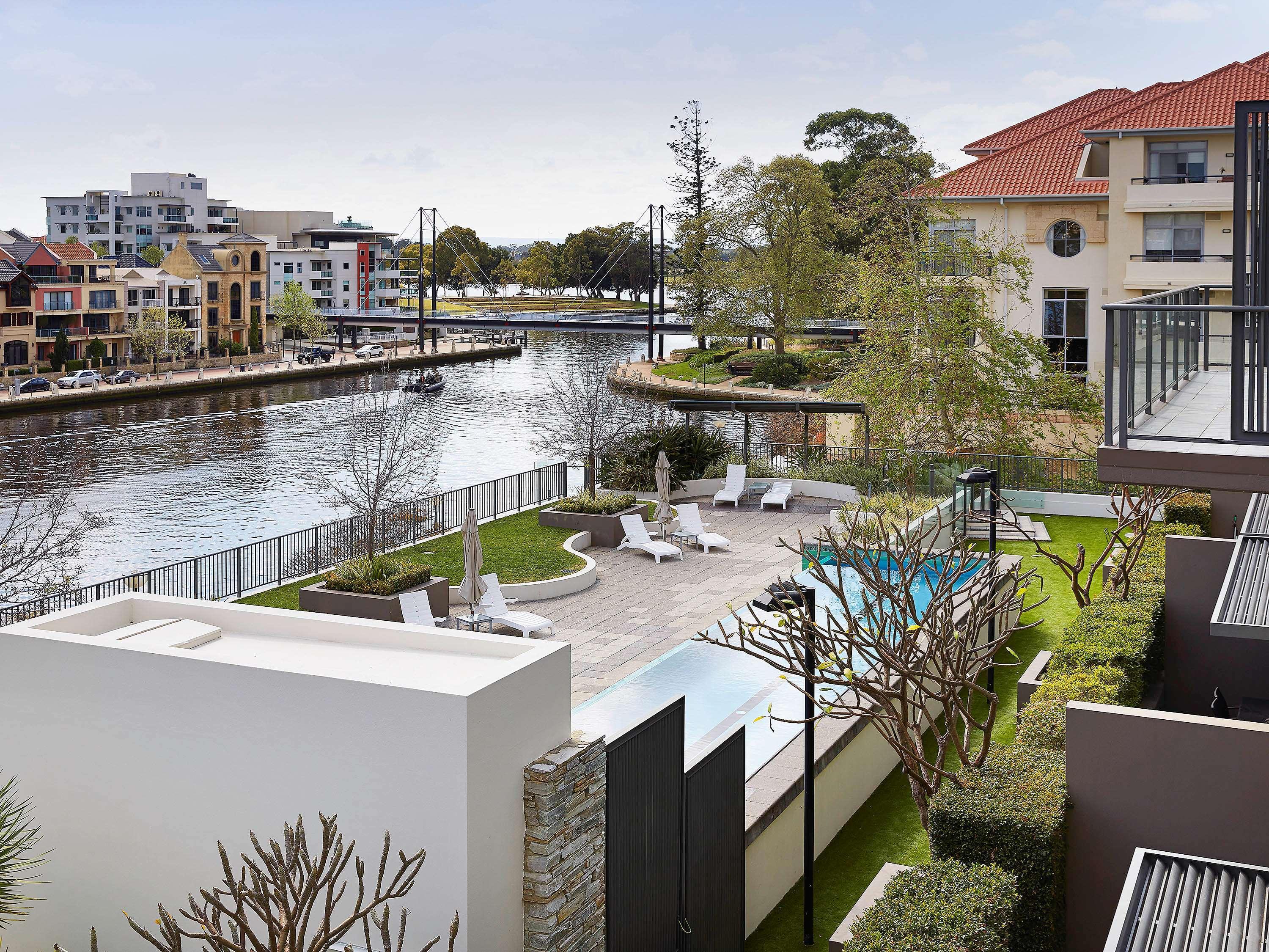 East Perth Suites Hotel Exterior foto